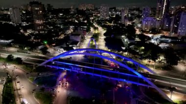 Osasco Skyline Sao Paulo Brezilya 'daki Osasco' da. Şehir Köprüsü. Trafik Yolu 'nda. Sao Paulo Brezilya. City Skyline Manzarası. Osasco Skyline Sao Paulo Brezilya 'daki Osasco' da.