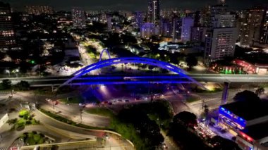 Osasco Skyline Sao Paulo Brezilya 'daki Osasco' da. Şehir merkezi köprüsü. Trafik Yolu 'nda. Sao Paulo Brezilya. Şehir Hayatı Peyzajı. Osasco Skyline Sao Paulo Brezilya 'daki Osasco' da.