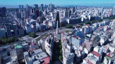Buenos Aires Arjantin 'de Buenos Aires Skyline. Şehir merkezi manzarası. Çarpıcı şehir manzarası. Dikilitaş Anıtı. Buenos Aires Arjantin 'de Buenos Aires Skyline. Yüksek Binalar Manzarası.