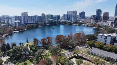 Florida, Orlando 'daki Eola Parkı. Yüksek Binalar Peyzajı. Finans Bölgesi. Orlando Florida Birleşik Devletleri 'nde. Şehir merkezinde. Şehir Açık Hava.