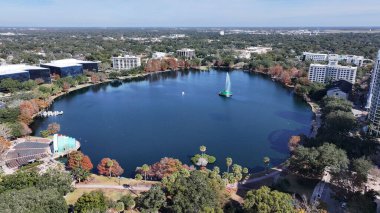 Florida, Orlando 'daki Eola Parkı. Yüksek Binalar Peyzajı. Finans Bölgesi. Orlando Florida Birleşik Devletleri 'nde. Şehir merkezinde. Şehir Açık Hava.
