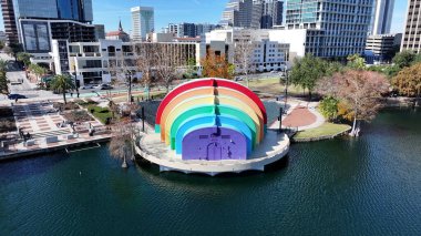 Florida, Orlando 'daki Eola Parkı. Yüksek Binalar Peyzajı. Finans Bölgesi. Orlando Florida Birleşik Devletleri 'nde. Şehir merkezinde. Şehir Açık Hava.