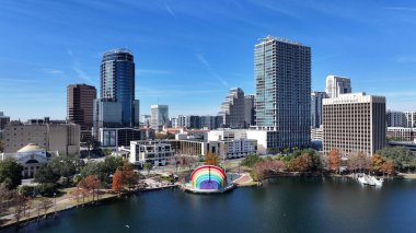 Florida, Orlando 'daki Eola Parkı. Yüksek Binalar Peyzajı. Finans Bölgesi. Orlando Florida Birleşik Devletleri 'nde. Şehir merkezinde. Şehir Açık Hava.