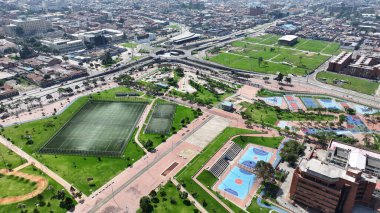 Kolombiya 'nın başkenti Bogota' daki Üçüncü Milenyum Metropolitan Parkı. Eğlence Parkı Peyzajı. Eğlence Geçmişi. Bogota, Kolombiya Bölgesi 'nde. Şehir merkezinde. Şehir Açık Hava.