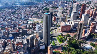 Kolombiya 'nın başkentinde Bogota Skyline. Metropolis Merkez Bölgesi. Çarpıcı şehir manzarası. Ofis binaları. Kolombiya 'nın başkentinde Bogota Skyline. Gökdelenler Sahnesi. Açık hava Skyline.