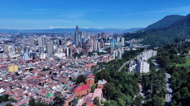 Kolombiya 'nın başkenti Bogota' da Bogota Skyline. Yüksek Binalar Peyzajı. Finans Bölgesi. Bogota, Kolombiya Bölgesi 'nde. Şehir merkezinde. Şehir Açık Hava.