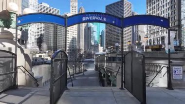 Chicago Riverwalk, Chicago, Illinois, ABD. Şehir merkezinde. Metropolis Manzarası. Illinois 'de Chicago Sahil Yolu. Finans Bölgesi. Çarpıcı Şehir Manzarası.