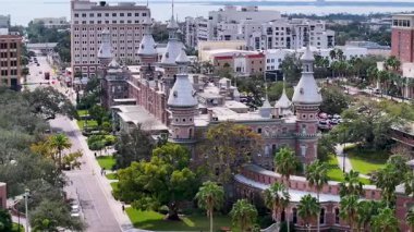 Florida 'daki Henry Bitki Müzesi. Şehir merkezi manzarası. Çarpıcı şehir manzarası. Müze Kulesi. Florida 'daki Henry Bitki Müzesi. Metropolitan Sahnesi. Florida Skyline.