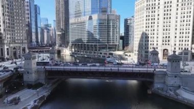 Michigan Bulvarı Chicago, Illinois, ABD. Highrise Binaları Sahnesi. Metropolitan Şehri. Illinois 'de Michigan Bulvarı. İş Bölgesi. Şehir Gökyüzü Görünümü.