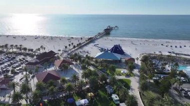 Clearwater Skyline, Florida 'da, ABD' de. Şehir Plajı. Bay Water Sahnesi. Şehir merkezinde. Clearwater Skyline, Florida 'da, ABD' de. Huzurlu Manzara.