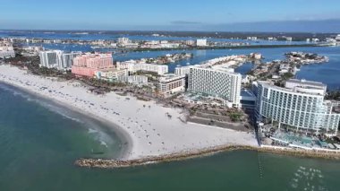 Clearwater Skyline, Florida 'da, ABD' de. Çarpıcı şehir manzarası. Plaj manzarası. Highrise Binaları. Clearwater Skyline, Florida 'da, ABD' de. Doğa Arkaplanı.