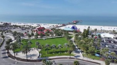 Clearwater Beach Skyline, Florida 'da, Clearwater' da. Plaj manzarası. Şehir merkezinde. Seyahat Manzarası. Clearwater Beach Skyline, Florida 'da, Clearwater' da. İnanılmaz Şehir Manzarası.