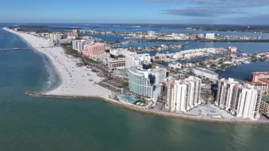 Clearwater Skyline, Florida 'da, ABD' de. Çarpıcı şehir manzarası. Plaj manzarası. Highrise Binaları. Clearwater Skyline, Florida 'da, ABD' de. Doğa Arkaplanı.