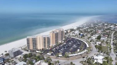Clearwater Beach Skyline, Florida 'da, Clearwater' da. Plaj manzarası. Şehir merkezinde. Seyahat Manzarası. Clearwater Beach Skyline, Florida 'da, Clearwater' da. İnanılmaz Şehir Manzarası.