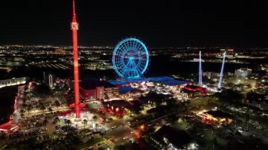 Florida, Orlando 'daki Icon Park. Renkli Eğlence Parkı. Aydınlanmış Şehir. Gece Hayatı Manzarası. Florida Birleşik Devletleri. Florida, Orlando 'daki Icon Park, Birleşik Devletler.