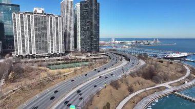 Chicago 'daki Donanma İskelesi, Illinois Birleşik Devletleri. Şehir merkezinde. Highrise Binaları Peyzajı. Illinois 'deki Donanma İskelesi. Metropolitan Parkı. Çarpıcı Şehir Manzarası.