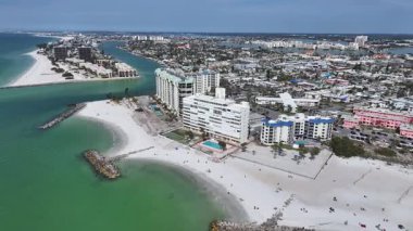 St. Pete Plajı, St. Petersburg, Florida Birleşik Devletleri. Plaj manzarası. Riverside Köyü. Çarpıcı şehir manzarası. St. Pete Plajı, St. Petersburg, Florida Birleşik Devletleri. Doğa Geniş Dönüşü.