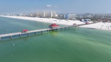 Clearwater 'daki 60. iskele, Florida Birleşik Devletleri. Plaj manzarası. Podyum Yapısı. Pier 60 Clearwater Sahnesi. Clearwater 'daki 60. iskele, Florida Birleşik Devletleri. Deniz Burnu Bakış Açısı.