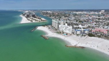 St. Pete Plajı, St. Petersburg, Florida Birleşik Devletleri. Plaj manzarası. Denizcilik geçmişi. Çarpıcı şehir manzarası. St. Pete Plajı, St. Petersburg, Florida Birleşik Devletleri. Doğa Panoramik.