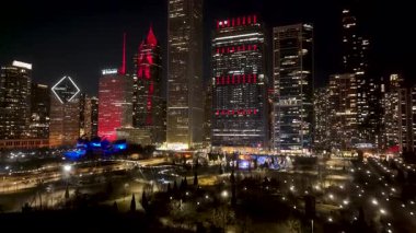 Chicago 'daki Night Skyline. Illinois, ABD' deki Chicago 'da. Highrise Binaları Peyzajı. Renkli Gece Şehri. Chicago Illinois Birleşik Devletleri 'nde. Çarpıcı şehir manzarası. Şehir Merkezi Manzarası.