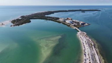 Florida 'daki Clearwater' da balayı parkı. Doğa Park Peyzajı. Paradisiac Manzarası. Waterfront Sahil Parkı. Florida 'da, Clearwater' daki Balayı Parkı.