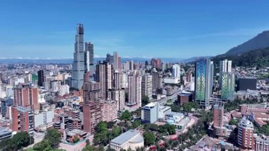 Kolombiya 'nın başkentinde Bogota Skyline. Metropolis Merkez Bölgesi. Çarpıcı şehir manzarası. Ofis binaları. Kolombiya 'nın başkentinde Bogota Skyline. Gökdelenler Sahnesi. Açık hava Skyline.
