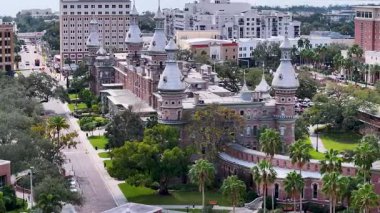 Florida 'daki Henry Bitki Müzesi. Şehir merkezi manzarası. İnanılmaz bir şehir manzarası. Ortaçağ İnşaat Müzesi. Florida 'daki Henry Bitki Müzesi. Yüksek Açılı Manzara. Florida Skyline.