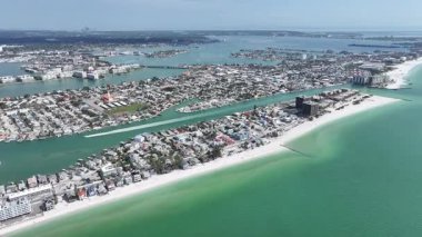 Saint Pete Plajı, St. Petersburg, Florida Birleşik Devletleri. Plaj manzarası. Şehir merkezinde. Çarpıcı şehir manzarası. Saint Pete Plajı, St. Petersburg, Florida Birleşik Devletleri. Doğa Panoramik.