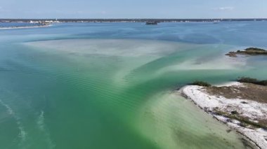 Florida 'da Clearwater' da balayı adası. Doğa Park Peyzajı. Cennet Manzarası. Waterfront Sahil Parkı. Florida 'da, Clearwater' da Balayı Adası.