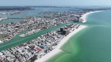 St. Pete Plajı, St. Petersburg, Florida Birleşik Devletleri. Plaj manzarası. Riverside Köyü. Çarpıcı şehir manzarası. St. Pete Plajı, St. Petersburg, Florida Birleşik Devletleri. Doğa Geniş Dönüşü.