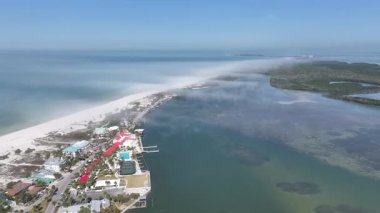 Florida, Clearwater 'daki Caladesi Eyalet Parkı. Doğa Park Peyzajı. Cennet Manzarası. Waterfront Sahil Parkı. Florida 'daki Clearwater' da Caladesi Eyalet Parkı.