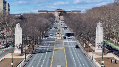 Ben Franklin Parkway Philadelphia 'da, ABD' de. Sanat Müzesi. Şehir merkezinde. Pennsylvania 'da Ben Franklin Parkway. Otoyol Sahnesi.