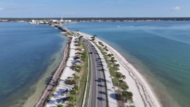 Florida 'daki Clearwater' da balayı parkı. Doğa Park Peyzajı. Paradisiac Manzarası. Waterfront Sahil Parkı. Florida 'da, Clearwater' daki Balayı Parkı.