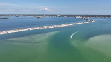 Florida 'daki Clearwater Köprüsü' nde. Plaj manzarası. Coastal Yolu. Rıhtım otoyolu. Florida 'daki Clearwater Köprüsü..