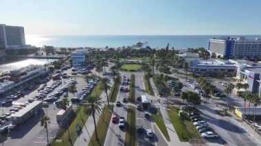 Clearwater Skyline, Florida 'da, ABD' de. Çarpıcı şehir manzarası. Plaj manzarası. Highrise Binaları. Clearwater Skyline, Florida 'da, ABD' de. Doğa Arkaplanı.