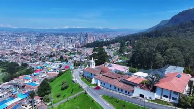 Kolombiya 'nın başkenti Bogota' daki La Pena Kilisesi. La Pena Sığınak Binası. Dini Turizm. Bogota, Kolombiya Bölgesi 'nde. Ortaçağ Kilisesi. Hacc Manzarası.