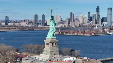 New York Skyline New York 'ta Manhattan' da. Özgürlük Anıtı Sahnesi. Şehir merkezinde. New York Skyline, New York Birleşik Devletleri. Çarpıcı Şehir Manzarası.