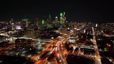 Philadelphia 'da, Philadelphia' da, Amerika Birleşik Devletleri 'nde, Night Skyline. Highrise Binaları Peyzajı. Gece Şehri Sahnesi. Philadelphia, Pennsylvania Birleşik Devletleri. Aydınlatılmış Şehir.
