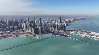 Chicago şehir merkezinde Chicago, Illinois, Birleşik Devletler. Şehir merkezinde. Highrise Binaları Peyzajı. Chicago, Illinois, Amerika Birleşik Devletleri. Metropolitan Parkı. Çarpıcı Şehir Manzarası.