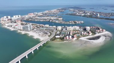 Clearwater Beach Skyline, Florida 'da, Clearwater' da. Plaj manzarası. Şehir merkezinde. Seyahat Manzarası. Clearwater Beach Skyline, Florida 'da, Clearwater' da. İnanılmaz Şehir Manzarası.