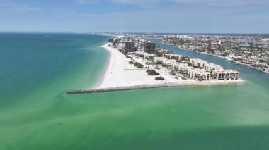 Saint Pete Plajı, St. Petersburg, Florida Birleşik Devletleri. Plaj manzarası. Şehir merkezinde. Çarpıcı şehir manzarası. Saint Pete Plajı, St. Petersburg, Florida Birleşik Devletleri. Doğa Panoramik.