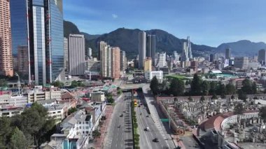 Kolombiya 'nın başkenti Bogota' da Bogota Skyline. Yüksek Binalar Peyzajı. Finans Bölgesi. Bogota, Kolombiya Bölgesi 'nde. Şehir merkezinde. Şehir Açık Hava.