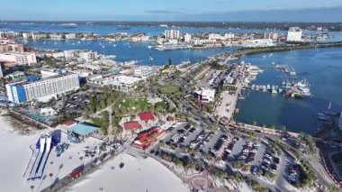 Clearwater Skyline, Florida 'da, ABD' de. Çarpıcı şehir manzarası. Plaj manzarası. Highrise Binaları. Clearwater Skyline, Florida 'da, ABD' de. Doğa Arkaplanı.