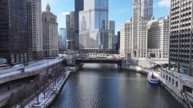 Michigan Bulvarı Chicago, Illinois, ABD. Highrise Binaları Sahnesi. Metropolitan Şehri. Illinois 'de Michigan Bulvarı. Chicago şehir merkezi. Şehir Gökyüzü Görünümü.