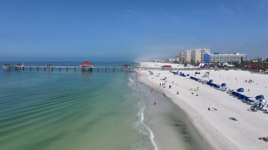 Clearwater Plajı, Clearwater, Florida Birleşik Devletleri. Plaj manzarası. Seyahat güzergahı. Meksika Körfezi Sahnesi. Clearwater Plajı, Clearwater, Florida Birleşik Devletleri. Ünlü İskele 60.