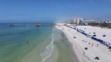 Clearwater Plajı, Clearwater, Florida Birleşik Devletleri. Plaj manzarası. Seyahat güzergahı. Meksika Körfezi Sahnesi. Clearwater Plajı, Clearwater, Florida Birleşik Devletleri. Ünlü İskele 60.