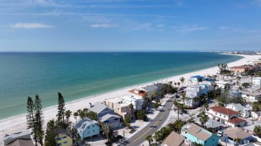 St. Pete Plajı, St. Petersburg, Florida Birleşik Devletleri. Plaj manzarası. Denizcilik geçmişi. Çarpıcı şehir manzarası. St. Pete Plajı, St. Petersburg, Florida Birleşik Devletleri. Doğa Panoramik.