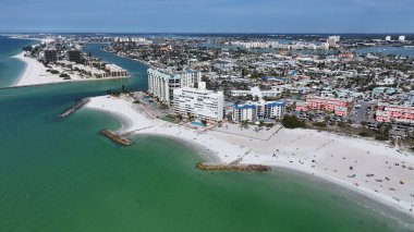 St. Pete Plajı, St. Petersburg, Florida Birleşik Devletleri. Plaj manzarası. Riverside Köyü. Çarpıcı şehir manzarası. St. Pete Plajı, St. Petersburg, Florida Birleşik Devletleri. Doğa Geniş Dönüşü.