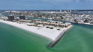 St. Pete Plajı, St. Petersburg, Florida Birleşik Devletleri. Plaj manzarası. Riverside Köyü. Çarpıcı şehir manzarası. St. Pete Plajı, St. Petersburg, Florida Birleşik Devletleri. Doğa Geniş Dönüşü.