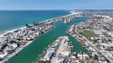 St. Pete Plajı, St. Petersburg, Florida Birleşik Devletleri. Plaj manzarası. Denizcilik geçmişi. Çarpıcı şehir manzarası. St. Pete Plajı, St. Petersburg, Florida Birleşik Devletleri. Doğa Panoramik.